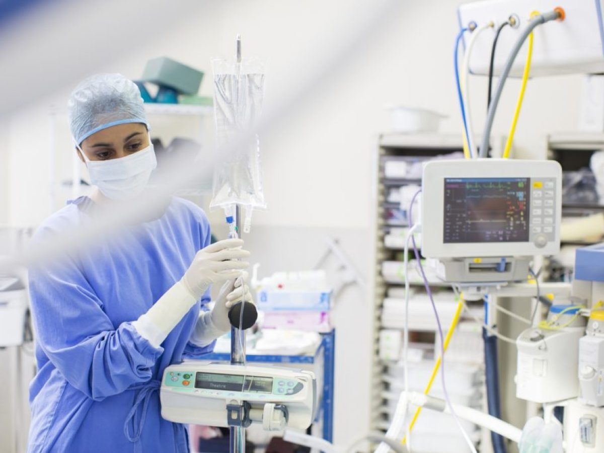 Μηνιγγίτιδα: Νέες πληροφορίες για τη γιατρό που νοσηλεύεται στη ΜΕΘ του ΠΑΓΝΗ