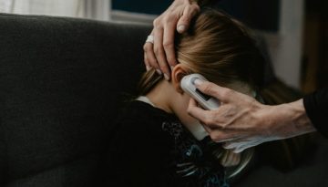 &Pi;&upsilon;&rho;&epsilon;&tau;&iota;&kappa;&omicron;ί &sigma;&pi;&alpha;&sigma;&mu;&omicron;ί &sigma;&epsilon; &pi;&alpha;&iota;&delta;&iota;ά: &Pi;ό&sigma;&omicron; &epsilon;&pi;&iota;&kappa;ί&nu;&delta;&upsilon;&nu;&omicron;&iota; &epsilon;ί&nu;&alpha;&iota; &kappa;&alpha;&iota; &tau;&iota; &pi;&rho;έ&pi;&epsilon;&iota; &nu;&alpha; &kappa;ά&nu;&epsilon;&tau;&epsilon;