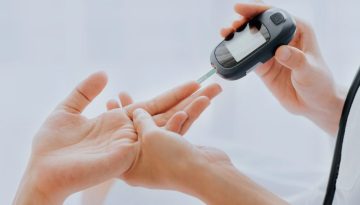 &Pi;ώ&sigmaf; &omicron; &delta;&iota;&alpha;&beta;ή&tau;&eta;&sigmaf; &tau;ύ&pi;&omicron;&upsilon; 2 &beta;&lambda;ά&pi;&tau;&epsilon;&iota; &alpha;&theta;ό&rho;&upsilon;&beta;&alpha; &tau;&alpha; &alpha;&iota;&mu;&omicron;&phi;ό&rho;&alpha; &alpha;&gamma;&gamma;&epsilon;ί&alpha;