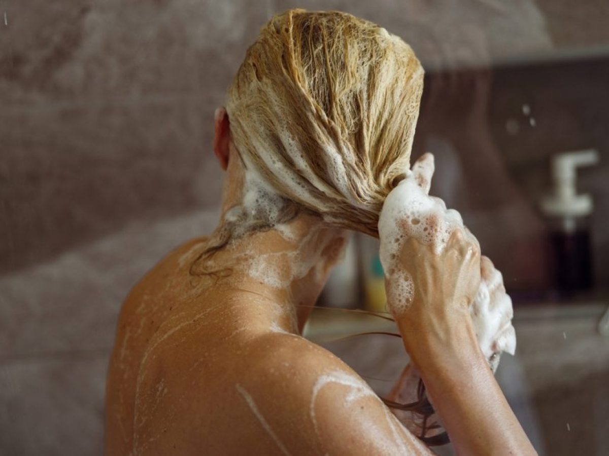 Πόσο συχνά πρέπει να λούζετε τα μαλλιά σας;