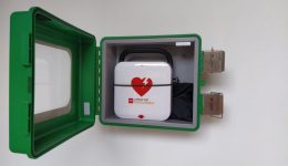 prosklisi-gia-engrafi-apinidoton-AED