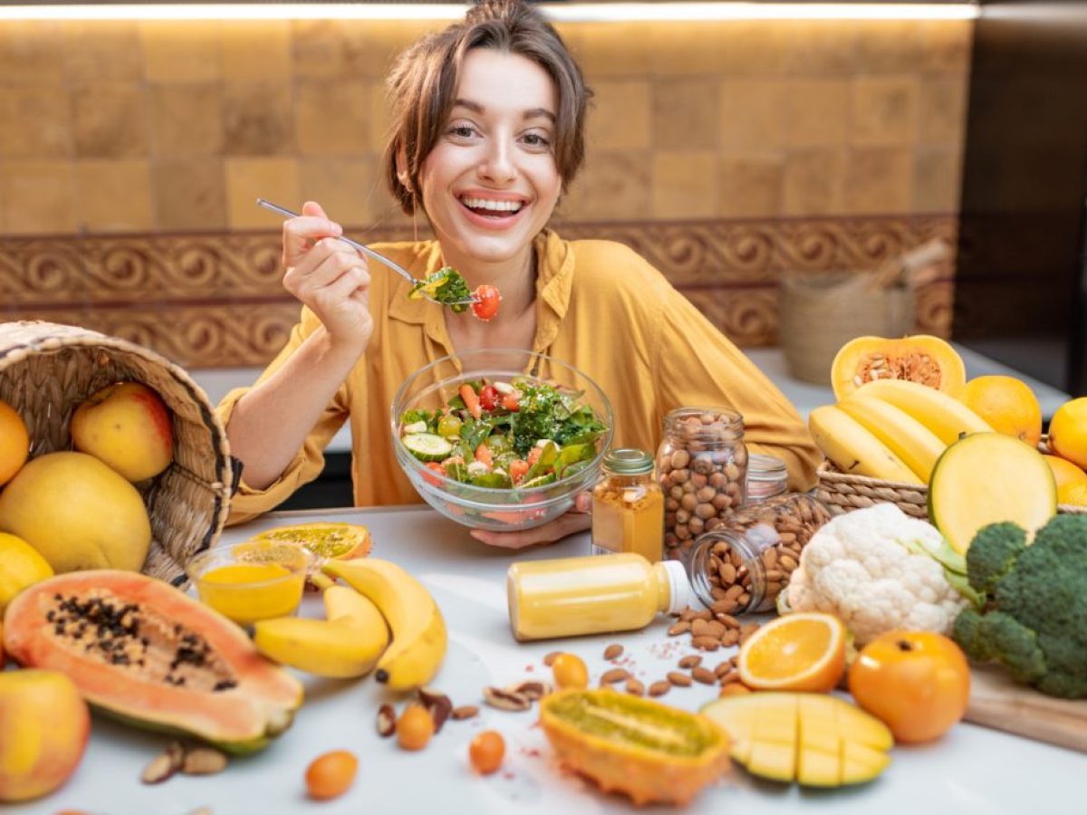 Ψυχο-διαιτολογία: Ποιες τροφές μας κάνουν ευτυχισμένους και ποια συστατικά μας «κόβουν τα φτερά»