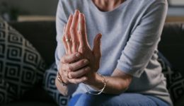 revmatoidis-arthritida-exipna-tips-gia