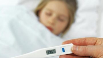 Σε έξαρση η «υπεργρίπη»: Πότε αναμένεται η κορύφωση – Τα συμπτώματα που «χτυπούν» τα παιδιά