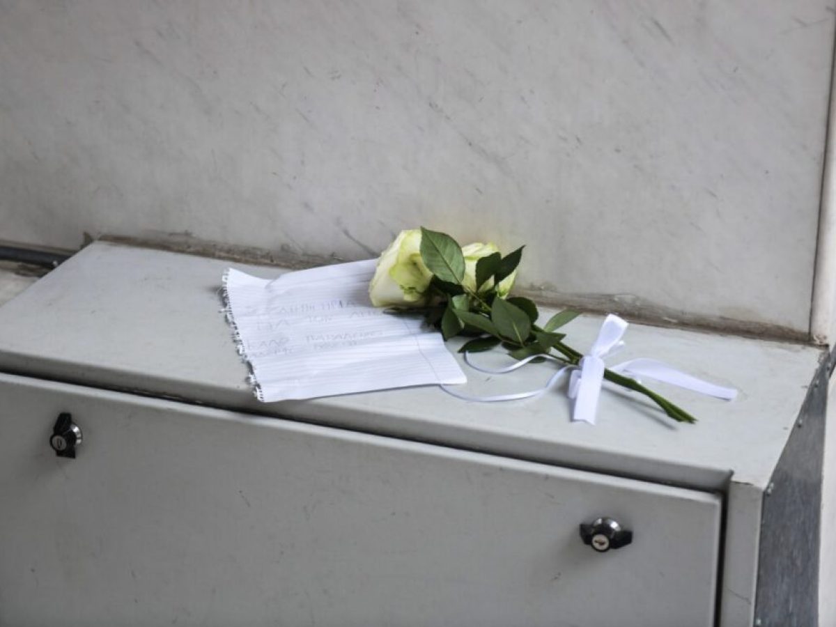 &Sigma;έ&rho;&rho;&epsilon;&sigmaf; &ndash; &Theta;ά&nu;&alpha;&tau;&omicron;&sigmaf; 17&chi;&rho;&omicron;&nu;&omicron;&upsilon;: T&alpha; &iota;&alpha;&tau;&rho;&omicron;&delta;&iota;&kappa;&alpha;&sigma;&tau;&iota;&kappa;ά &epsilon;&upsilon;&rho;ή&mu;&alpha;&tau;&alpha; &alpha;&pi;ό &tau;&eta; &nu;&epsilon;&kappa;&rho;&omicron;&psi;ί&alpha; &ndash; &nu;&epsilon;&kappa;&rho;&omicron;&tau;&omicron;&mu;ή