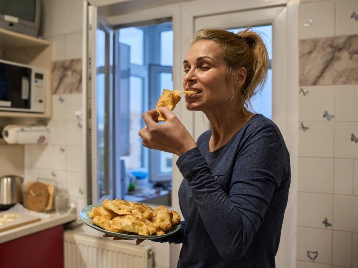 Σνακ στη μέση ηλικία: Ποιες επιλογές βοηθούν τον μεταβολισμό