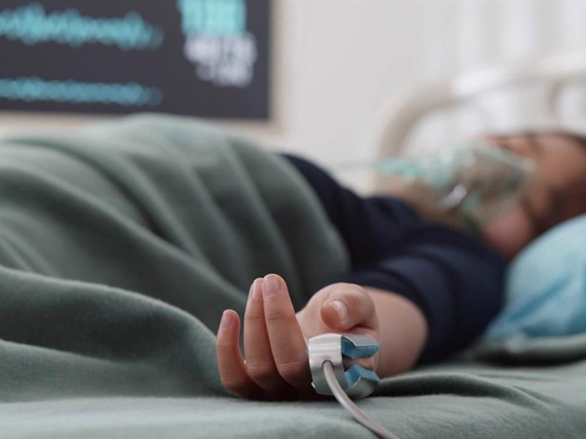 Στη ΜΕΘ παιδί 14 ετών με γρίπη – Δεκάδες με ιώσεις στα παιδιατρικά νοσοκομεία