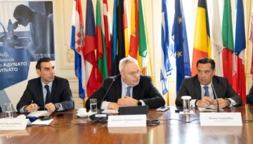 &Sigma;&tau;&rho;&omicron;&gamma;&gamma;&upsilon;&lambda;ό &tau;&rho;&alpha;&pi;έ&zeta;&iota; &Sigma;&Phi;&Epsilon;&Epsilon;: &Iota;&sigma;ό&tau;&eta;&tau;&alpha;, &Pi;&rho;ό&sigma;&beta;&alpha;&sigma;&eta; &kappa;&alpha;&iota; &Pi;&omicron;&iota;ό&tau;&eta;&tau;&alpha; &sigma;&tau;&omicron; &epsilon;&pi;ί&kappa;&epsilon;&nu;&tau;&rho;&omicron; &tau;&eta;&sigmaf; &Epsilon;&theta;&nu;&iota;&kappa;ή&sigmaf; &Pi;&omicron;&lambda;&iota;&tau;&iota;&kappa;ή&sigmaf; &gamma;&iota;&alpha; &tau;&omicron;&nu; &Kappa;&alpha;&rho;&kappa;ί&nu;&omicron;