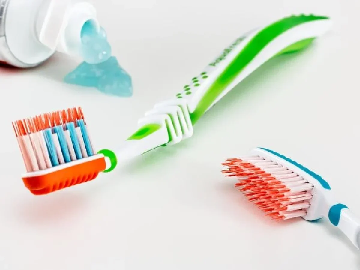 Τα 5 συστατικά της οδοντόκρεμας που γίνονται «δηλητήριο» αν τα καταπιούμε
