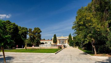 &Tau;&alpha; &delta;έ&nu;&tau;&rho;&alpha; &sigma;&upsilon;&nu;&delta;έ&omicron;&nu;&tau;&alpha;&iota; &mu;&epsilon; &chi;&alpha;&mu;&eta;&lambda;ό&tau;&epsilon;&rho;&omicron; &kappa;ί&nu;&delta;&upsilon;&nu;&omicron; &kappa;&alpha;&rho;&delta;&iota;&omicron;&pi;ά&theta;&epsilon;&iota;&alpha;&sigmaf; &sigma;&epsilon; &kappa;&alpha;&tau;&omicron;ί&kappa;&omicron;&upsilon;&sigmaf; &pi;ό&lambda;&epsilon;&omega;&nu; [&mu;&epsilon;&lambda;έ&tau;&eta;]