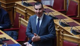 themistokleous-perissoteri-apo-500.000-polites