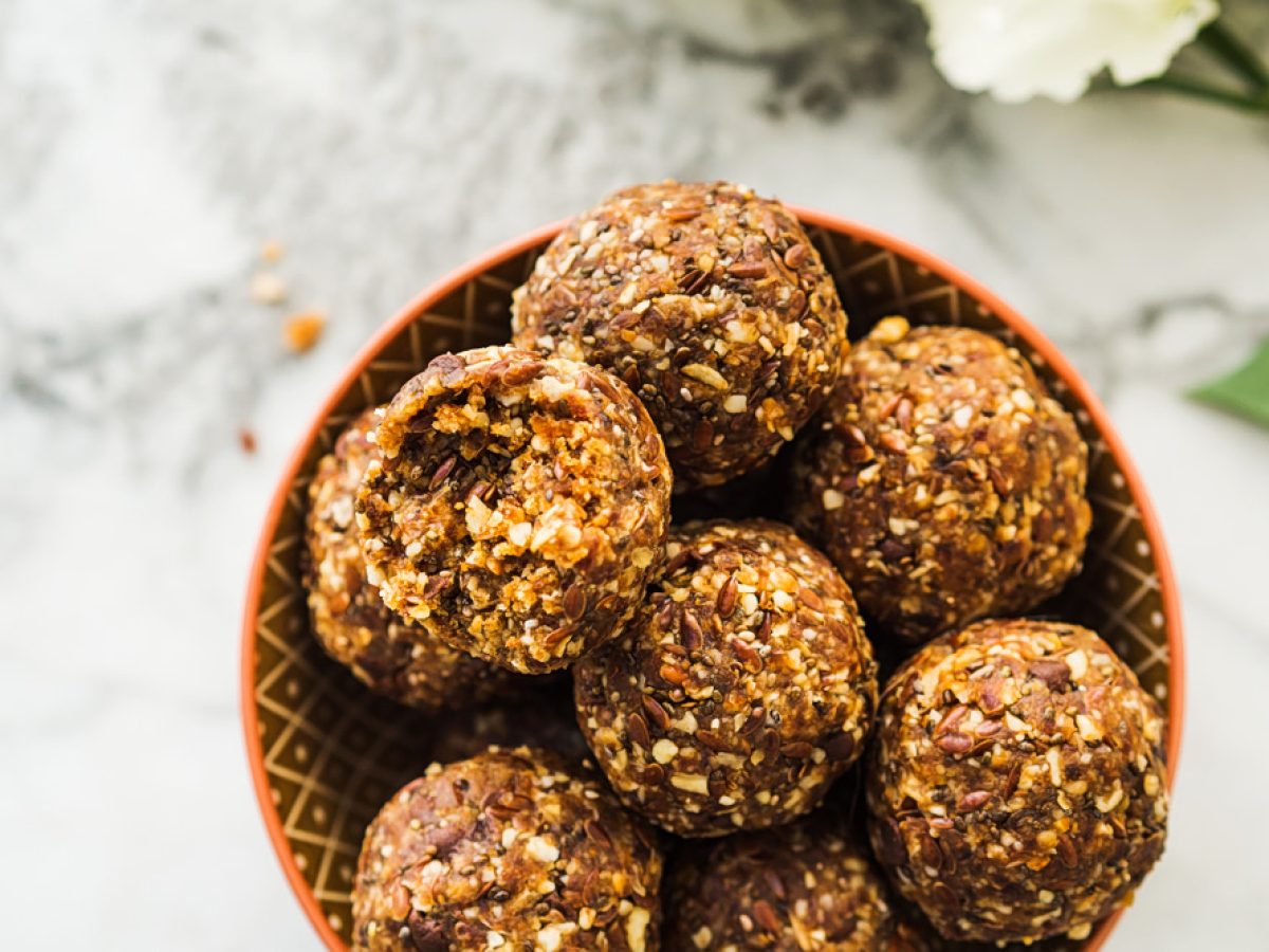 “Τρουφάκια” ενέργειας με φιστίκι και καρύδα