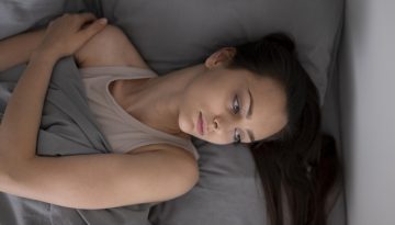 Βρετανοί ογκολόγοι προειδοποιούν: Αν ξυπνάς μούσκεμα στον ιδρώτα, δες τι μπορεί να σημαίνει