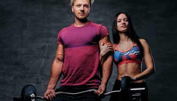 «Αντί για μπάρα πρωτεΐνης, φάτε ένα κομμάτι παρμεζάνα» λέει η νέα τάση στα social – Τι ισχύει