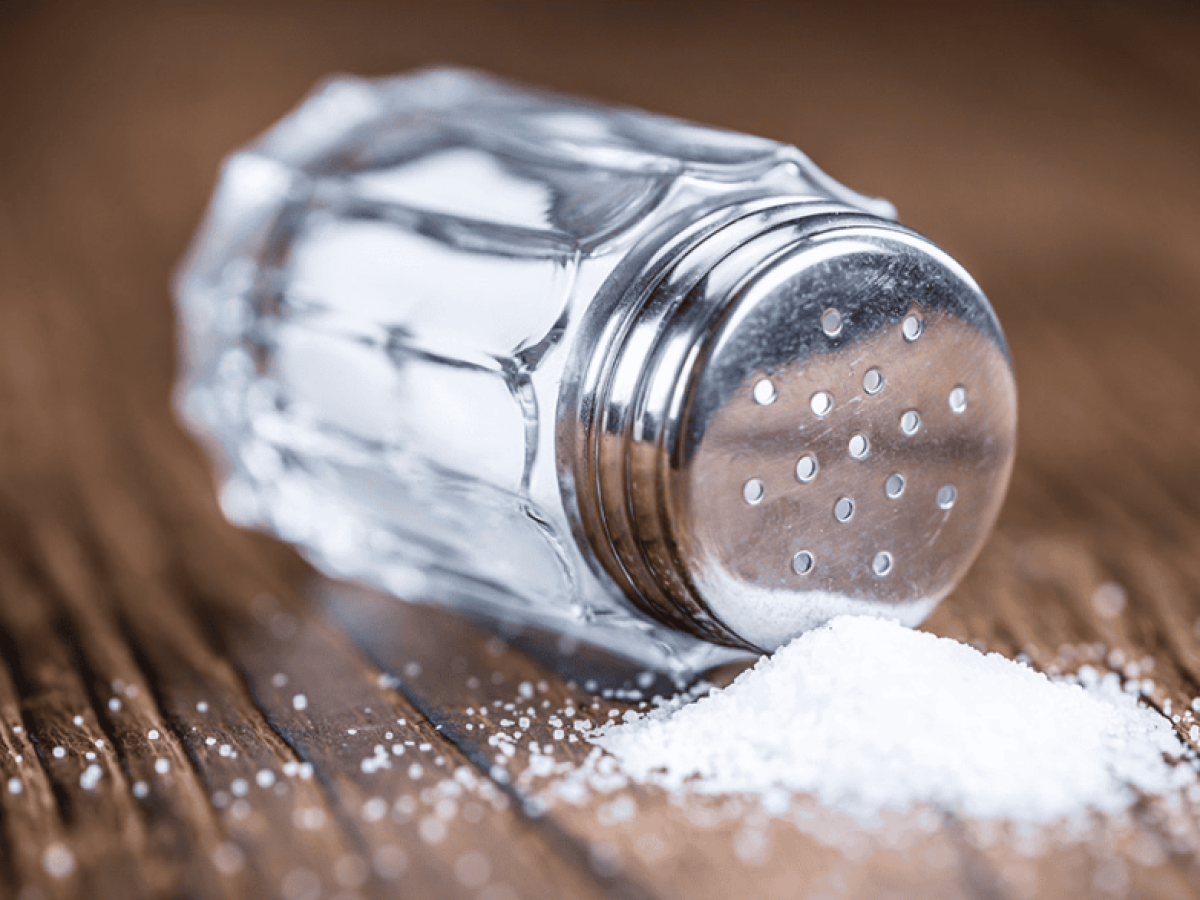 4 σημάδια που μαρτυρούν ότι πρέπει να ελαττώσεις το αλάτι
