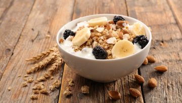 6 υγιεινά σνακ που δεν θα χαλάσουν τη δίαιτά σας, σύμφωνα με μία καθηγήτρια Διατροφής