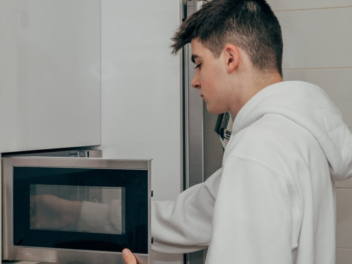 9 τροφές που δεν πρέπει ποτέ να ξαναζεσταίνετε στο φούρνο μικροκυμάτων