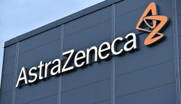 AstraZeneca-peretero-anaptixi-chari-sta