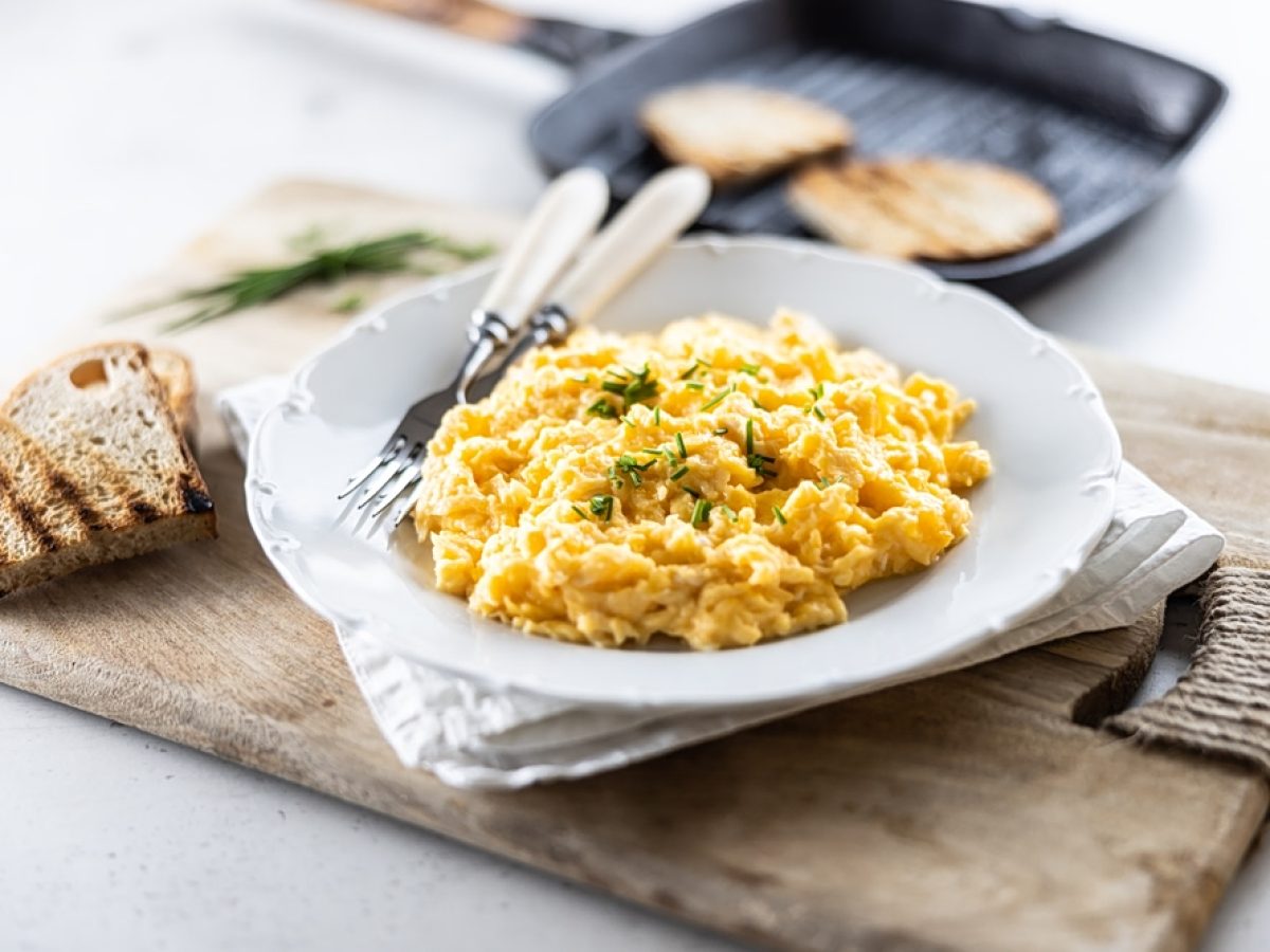 Scrambled eggs: Πώς ο διάσημος σεφ Γκόρντον Ράμσεϊ τα τελειοποίησε