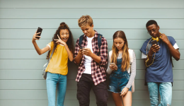 Social-media-pos-epireazoun-tin