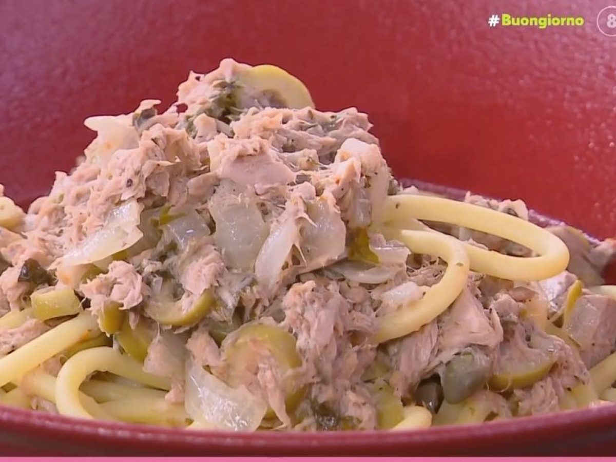 Μπουκατίνι με σάλτσα λεμονιού και τόνο