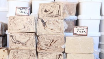 &Chi;&alpha;&lambda;&beta;ά&sigmaf;: &Tau;&omicron; &pi;&alpha;&rho;&alpha;&delta;&omicron;&sigma;&iota;&alpha;&kappa;ό superfood &tau;&eta;&sigmaf; &Sigma;&alpha;&rho;&alpha;&kappa;&omicron;&sigma;&tau;ή&sigmaf; &kappa;&alpha;&iota; &tau;&alpha; &omicron;&phi;έ&lambda;&eta; &tau;&omicron;&upsilon;