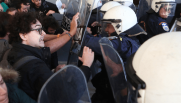 &Delta;ύ&omicron; &tau;&rho;&alpha;&upsilon;&mu;&alpha;&tau;ί&epsilon;&sigmaf; &gamma;&iota;&alpha;&tau;&rho;&omicron;ί &kappa;&alpha;&iota; &sigma;ύ&lambda;&lambda;&eta;&psi;&eta; &gamma;&iota;&alpha;&tau;&rho;&omicron;ύ &mu;&epsilon;&tau;ά &tau;&alpha; &epsilon;&pi;&epsilon;&iota;&sigma;ό&delta;&iota;&alpha; &sigma;&tau;&omicron; &Nu;ί&kappa;&alpha;&iota;&alpha;&sigmaf; &ndash; &Mu;&epsilon; &chi;&epsilon;&iota;&rho;&omicron;&pi;έ&delta;&epsilon;&sigmaf; &sigma;&tau;&omicron; &Tau;&Epsilon;&Pi;