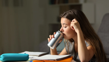 Ενεργειακά ποτά: Προκαλούν κακή ποιότητα ύπνου στους νέους