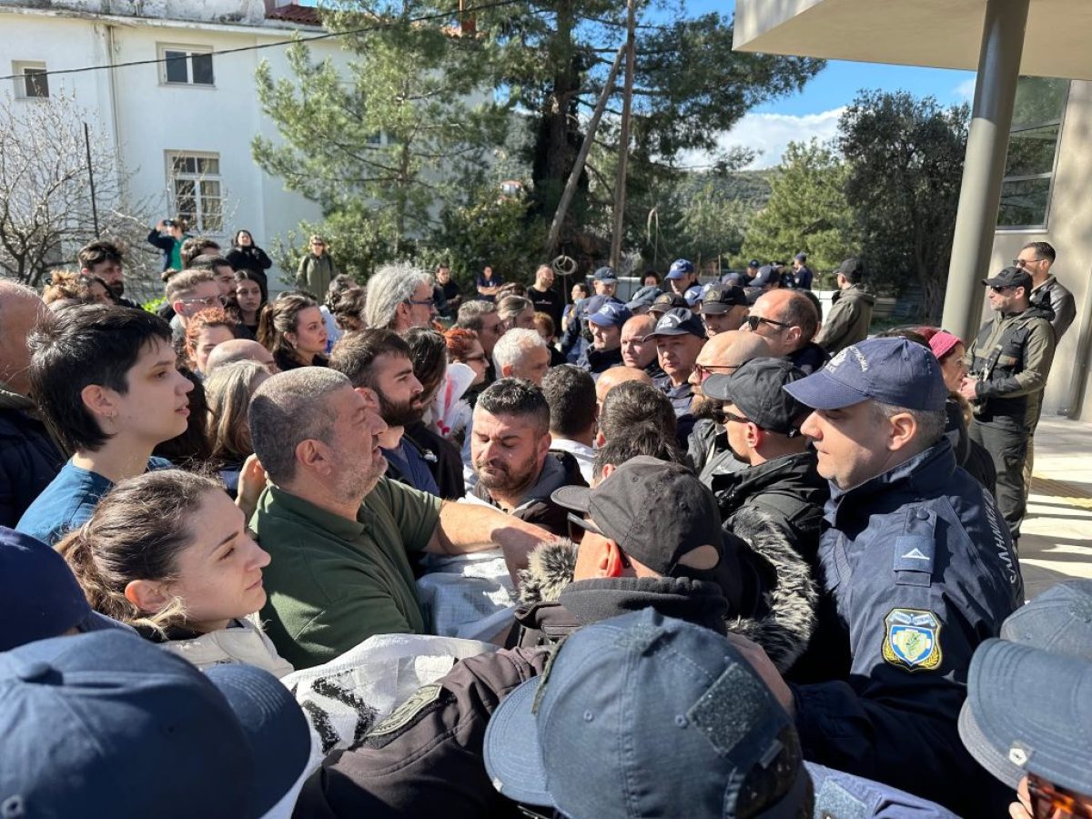 Ένταση και στο νοσοκομείο Μυτιλήνης κατά την άφιξη Άδωνι Γεωργιάδη