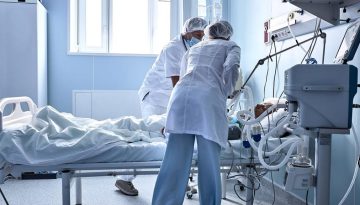 &Epsilon;&Omicron;&Delta;&Upsilon;: 9 &theta;ά&nu;&alpha;&tau;&omicron;&iota; &alpha;&sigma;&theta;&epsilon;&nu;ώ&nu; &mu;&epsilon; &gamma;&rho;ί&pi;&eta; &kappa;&alpha;&iota;  7 &mu;&epsilon; CoViD &ndash; &Sigma;&eta;&mu;&alpha;&nu;&tau;&iota;&kappa;ή &alpha;ύ&xi;&eta;&sigma;&eta; RSV
