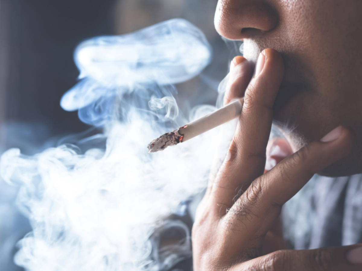 Έρευνα: Το παθητικό κάπνισμα συνδέεται με την εμφάνιση κολπικής μαρμαρυγής