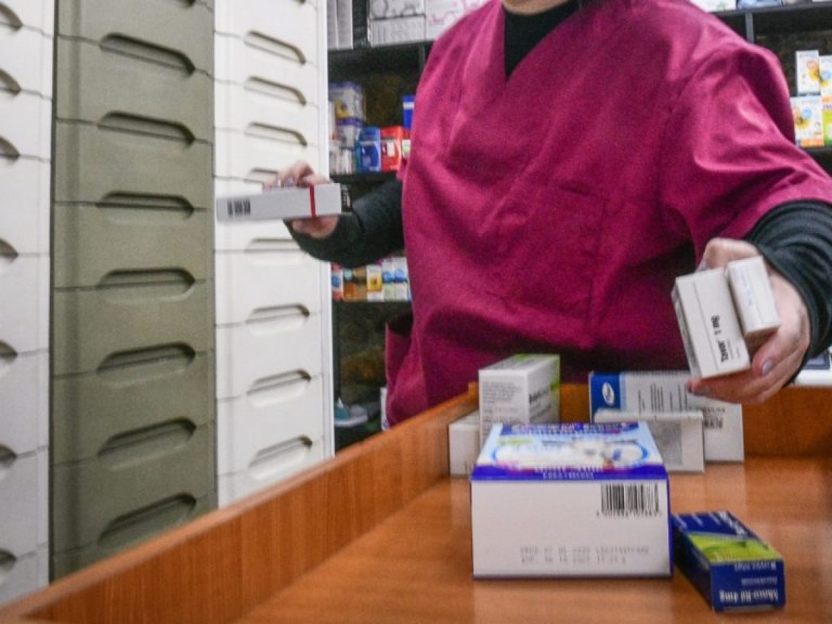 Φάρμακα Υψηλού Κόστους: Τέλος στις ουρές της ντροπής – Από σήμερα στα ράφια των φαρμακείων