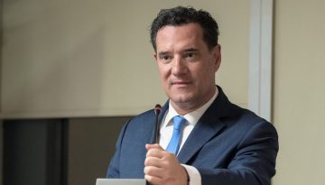 &Gamma;&epsilon;&omega;&rho;&gamma;&iota;ά&delta;&eta;&sigmaf;: &Mu;&epsilon; &beta;ί&nu;&tau;&epsilon;&omicron; &alpha;&pi;ό &omicron;&upsilon;&rho;έ&sigmaf; &sigma;&tau;&omicron;&nu; &Kappa;&alpha;&nu;&alpha;&delta;ά &sigma;&tau;έ&lambda;&nu;&epsilon;&iota; &mu;ή&nu;&upsilon;&mu;&alpha; &gamma;&iota;&alpha; &tau;&alpha; &epsilon;&lambda;&lambda;&eta;&nu;&iota;&kappa;ά &Tau;&Epsilon;&Pi; &ndash; &laquo;&Kappa;ά&tau;&omega; &alpha;&pi;ό 4 ώ&rho;&epsilon;&sigmaf; &omicron; &mu;έ&sigma;&omicron;&sigmaf; &chi;&rho;ό&nu;&omicron;&sigmaf; &alpha;&nu;&alpha;&mu;&omicron;&nu;ή&sigmaf;&raquo;