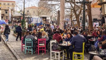 &Gamma;&epsilon;&rho;ά&sigma;&alpha;&mu;&epsilon; &omega;&sigmaf; &lambda;&alpha;ό&sigmaf; &kappa;&alpha;&tau;ά &sigma;&chi;&epsilon;&delta;ό&nu; 4 &chi;&rho;ό&nu;&iota;&alpha; &sigma;&epsilon; &mu;ί&alpha; &delta;&epsilon;&kappa;&alpha;&epsilon;&tau;ί&alpha; &ndash; &Epsilon;&upsilon;&rho;&omega;&pi;&alpha;ϊ&kappa;ό &rho;&epsilon;&kappa;ό&rho; [&pi;ί&nu;&alpha;&kappa;&epsilon;&sigmaf;]