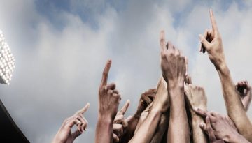 &Gamma;&iota;&alpha;&tau;ί &tau;&alpha; &pi;&alpha;&rho;&alpha;&tau;ά&mu;&epsilon; &lambda;ί&gamma;&omicron; &pi;&rho;&iota;&nu; &tau;&eta;&nu; &epsilon;&pi;&iota;&tau;&upsilon;&chi;ί&alpha;: 5 &mu;ύ&theta;&omicron;&iota; &pi;&omicron;&upsilon; &epsilon;&mu;&pi;&omicron;&delta;ί&zeta;&omicron;&upsilon;&nu; &tau;&eta;&nu; &epsilon;&xi;έ&lambda;&iota;&xi;ή &sigma;&omicron;&upsilon;