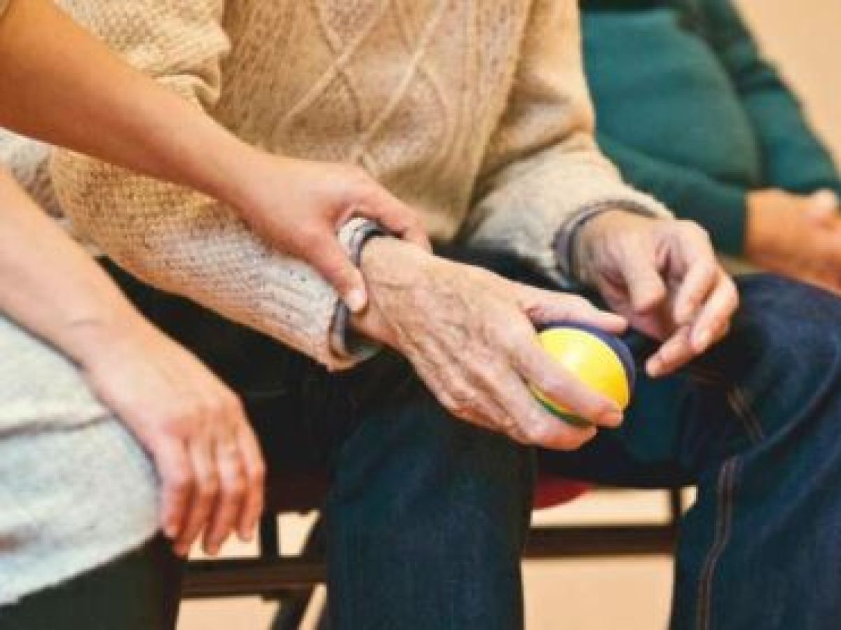 Η άσκηση και τα πρωτεϊνούχα ποτά μειώνουν τις ανάγκες φροντίδας των ασθενών με άνοια