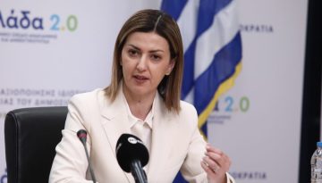&Epsilon;&iota;&rho;ή&nu;&eta; &Alpha;&gamma;&alpha;&pi;&eta;&delta;ά&kappa;&eta;: &ldquo;&Eta; &pi;&rho;ό&lambda;&eta;&psi;&eta; &sigma;ώ&zeta;&epsilon;&iota; &zeta;&omega;έ&sigmaf;&nbsp;&ndash; &Tau;&omicron; &ldquo;&Pi;&Rho;&Omicron;&Lambda;&Alpha;&Mu;&Beta;&Alpha;&Nu;&Omega;&rdquo; &alpha;&lambda;&lambda;ά&zeta;&epsilon;&iota; &tau;&omicron;&nu; &tau;&rho;ό&pi;&omicron; &pi;&omicron;&upsilon; &pi;&rho;&omicron;&sigma;&tau;&alpha;&tau;&epsilon;ύ&omicron;&upsilon;&mu;&epsilon; &tau;&eta;&nu; &upsilon;&gamma;&epsilon;ί&alpha; &mu;&alpha;&sigmaf;&rdquo;