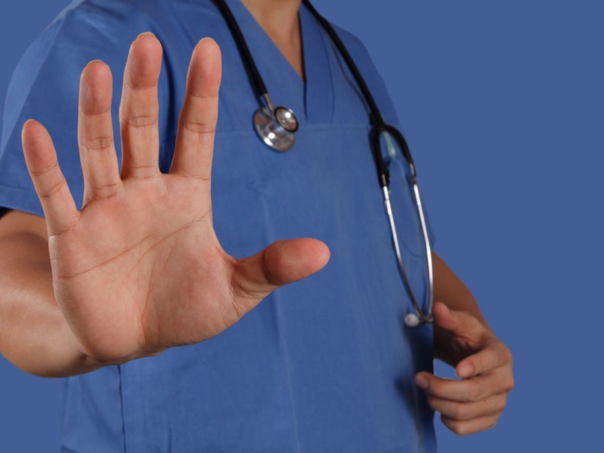 ΙΣΘ: Αύξηση περιστατικών βίας σε βάρος γιατρών και νοσηλευτών σε νοσοκομεία