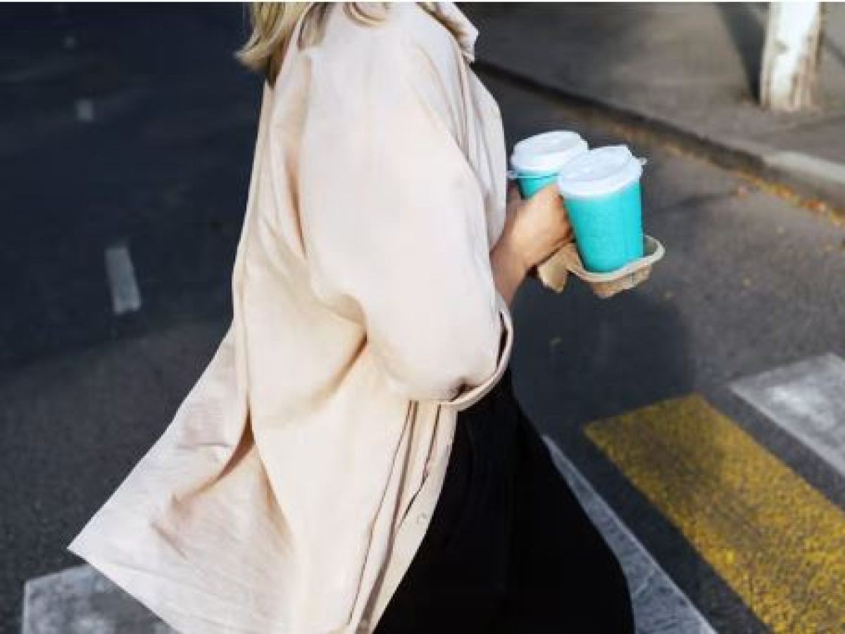 Καφές στο χέρι και μικροπλαστικά: Τι αποκαλύπτει η έρευνα