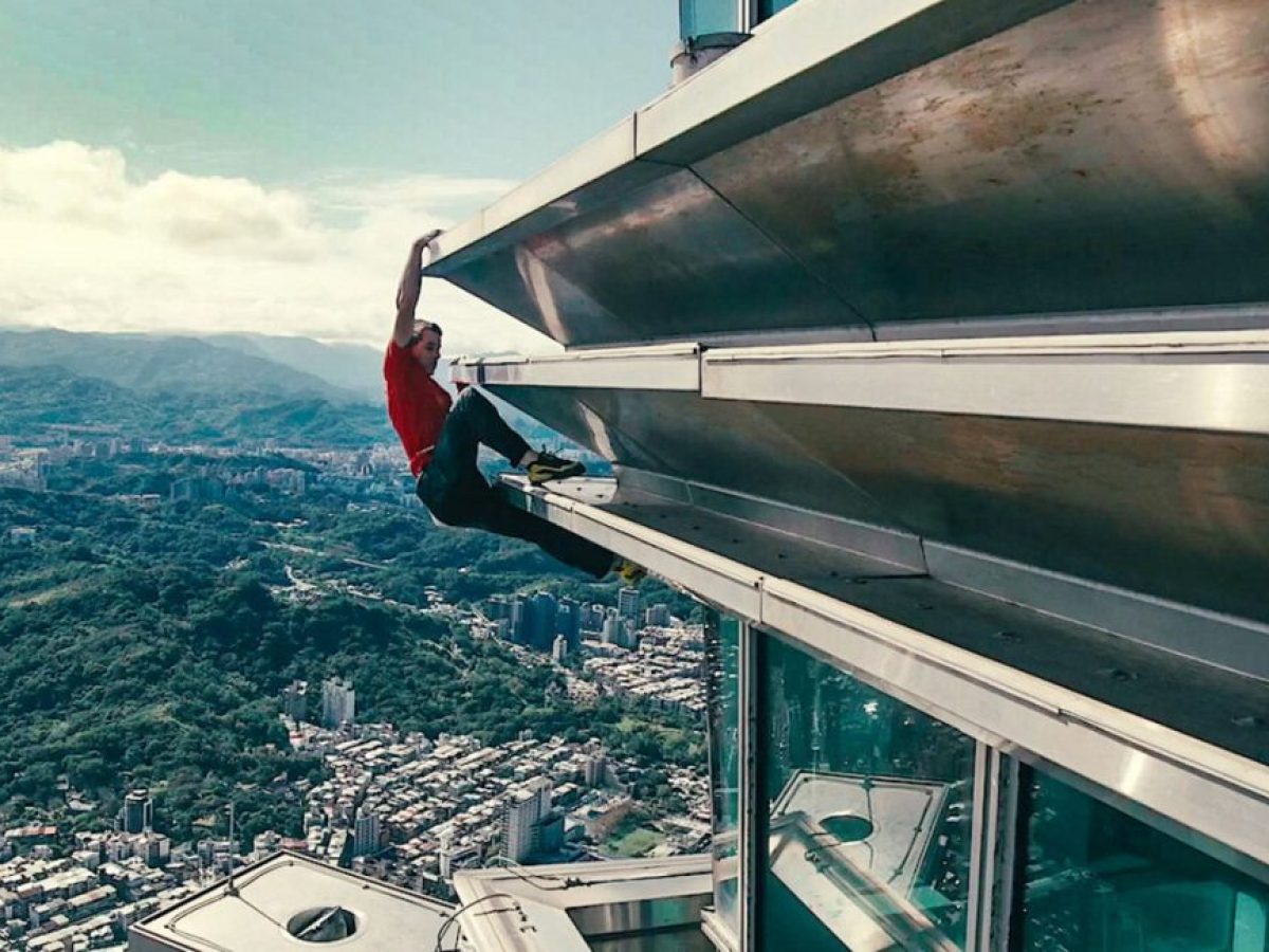 Μακάβρια περιέργεια: Γιατί μας ελκύει να βλέπουμε ανθρώπους να ρισκάρουν τη ζωή τους