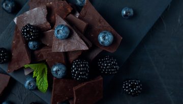 Μαύρη σοκολάτα: Νέα έρευνα λέει ότι μπορεί να ρίξει την «κακή» LDL χοληστερόλη