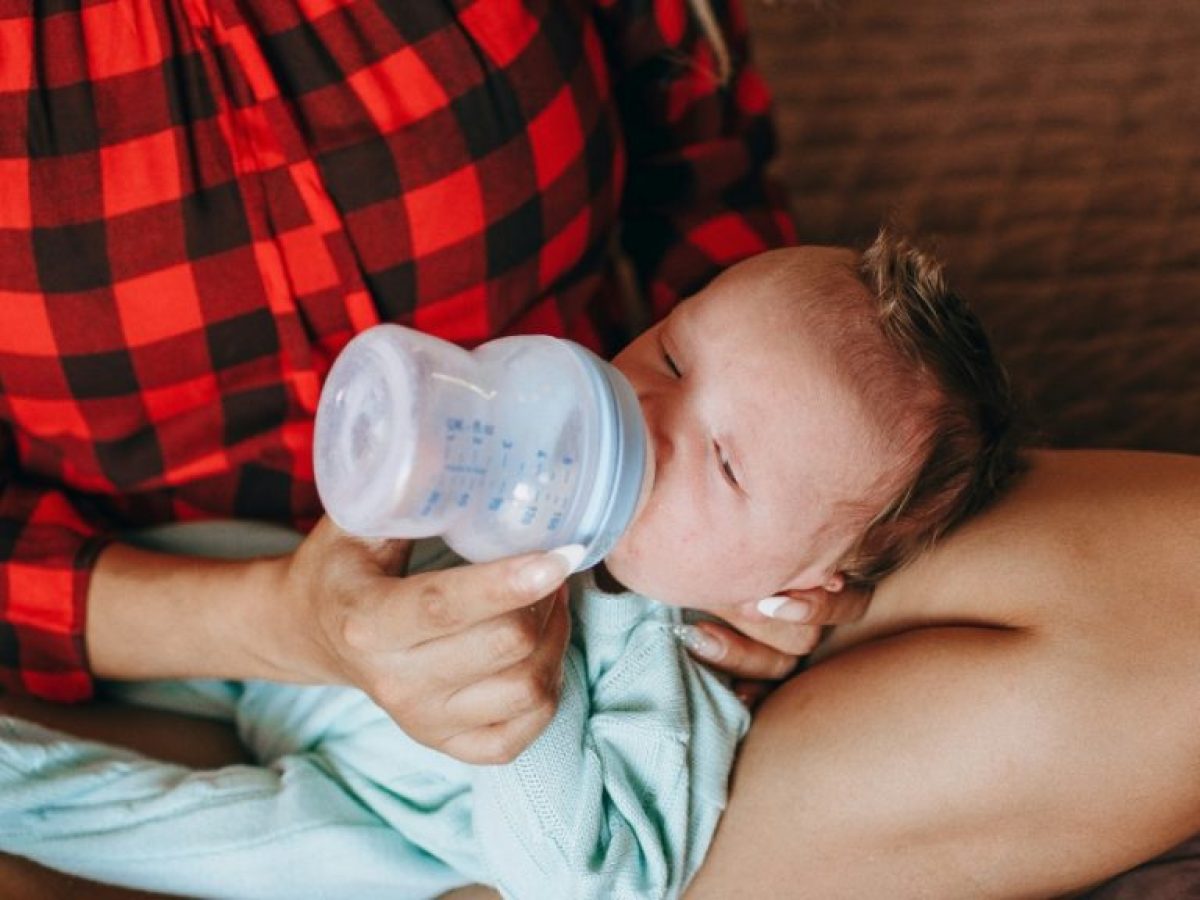 Μειώνεται στο μισό το επιτρεπόμενο όριο της τοξίνης κερεουλίδη στα βρεφικά γάλατα – Νέες ανακλήσεις