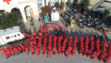 &Omicron; &Epsilon;&lambda;&lambda;&eta;&nu;&iota;&kappa;ό&sigmaf; &Epsilon;&rho;&upsilon;&theta;&rho;ό&sigmaf; &Sigma;&tau;&alpha;&upsilon;&rho;ό&sigmaf; &mu;&epsilon; 180 &epsilon;&theta;&epsilon;&lambda;&omicron;&nu;&tau;έ&sigmaf; &kappa;&alpha;&iota; έ&mu;&pi;&epsilon;&iota;&rho;&omicron; &nu;&omicron;&sigma;&eta;&lambda;&epsilon;&upsilon;&tau;&iota;&kappa;ό &pi;&rho;&omicron;&sigma;&omega;&pi;&iota;&kappa;ό &sigma;&tau;&omicron; &Kappa;&alpha;&rho;&nu;&alpha;&beta;ά&lambda;&iota; &tau;&eta;&sigmaf; &Pi;ά&tau;&rho;&alpha;&sigmaf;