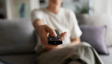 &Pi;&omicron;&iota;&epsilon;&sigmaf; &eta;&lambda;&iota;&kappa;ί&epsilon;&sigmaf; &omega;&phi;&epsilon;&lambda;&omicron;ύ&nu;&tau;&alpha;&iota; &pi;&epsilon;&rho;&iota;&sigma;&sigma;ό&tau;&epsilon;&rho;&omicron; ό&tau;&alpha;&nu; &kappa;&lambda;&epsilon;ί&nu;&omicron;&upsilon;&nu; &tau;&eta;&nu; &tau;&eta;&lambda;&epsilon;ό&rho;&alpha;&sigma;&eta;