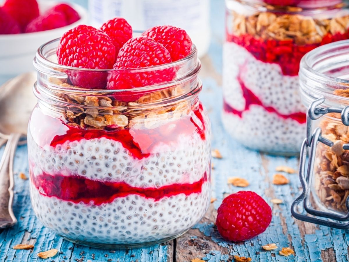 Πουτίγκα με σπόρους chia και μούρα