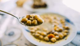 revithia-ta-ofeli-pou-echoun