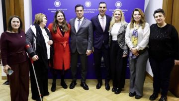 &Sigma;&upsilon;&nu;ά&nu;&tau;&eta;&sigma;&eta; &Gamma;&epsilon;&omega;&rho;&gamma;&iota;ά&delta;&eta; &mu;&epsilon; &alpha;&nu;&tau;&iota;&pi;&rho;&omicron;&sigma;&omega;&pi;&epsilon;ί&alpha; &alpha;&pi;ό &tau;&omicron;&upsilon;&sigmaf; &Sigma;&upsilon;&lambda;&lambda;ό&gamma;&omicron;&upsilon;&sigmaf; &Mu;&alpha;&iota;ώ&nu; &ndash; &Mu;&alpha;&iota;&epsilon;&upsilon;&tau;ώ&nu;