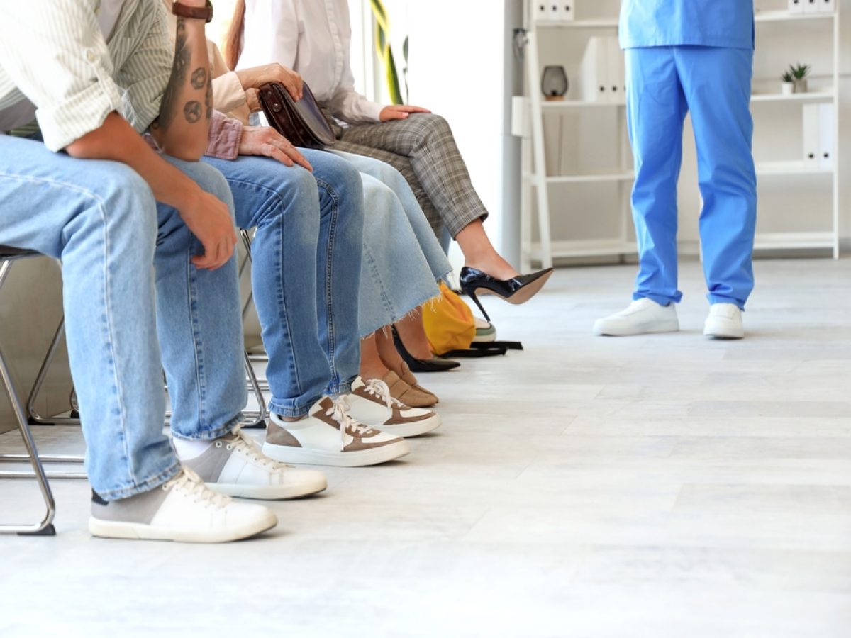 Στις 4 ώρες μειώθηκε η αναμονή στα ΤΕΠ για 10 μήνες – Μετά ήρθε η γρίπη: 13 ώρες για εξέταση στο Αττικόν