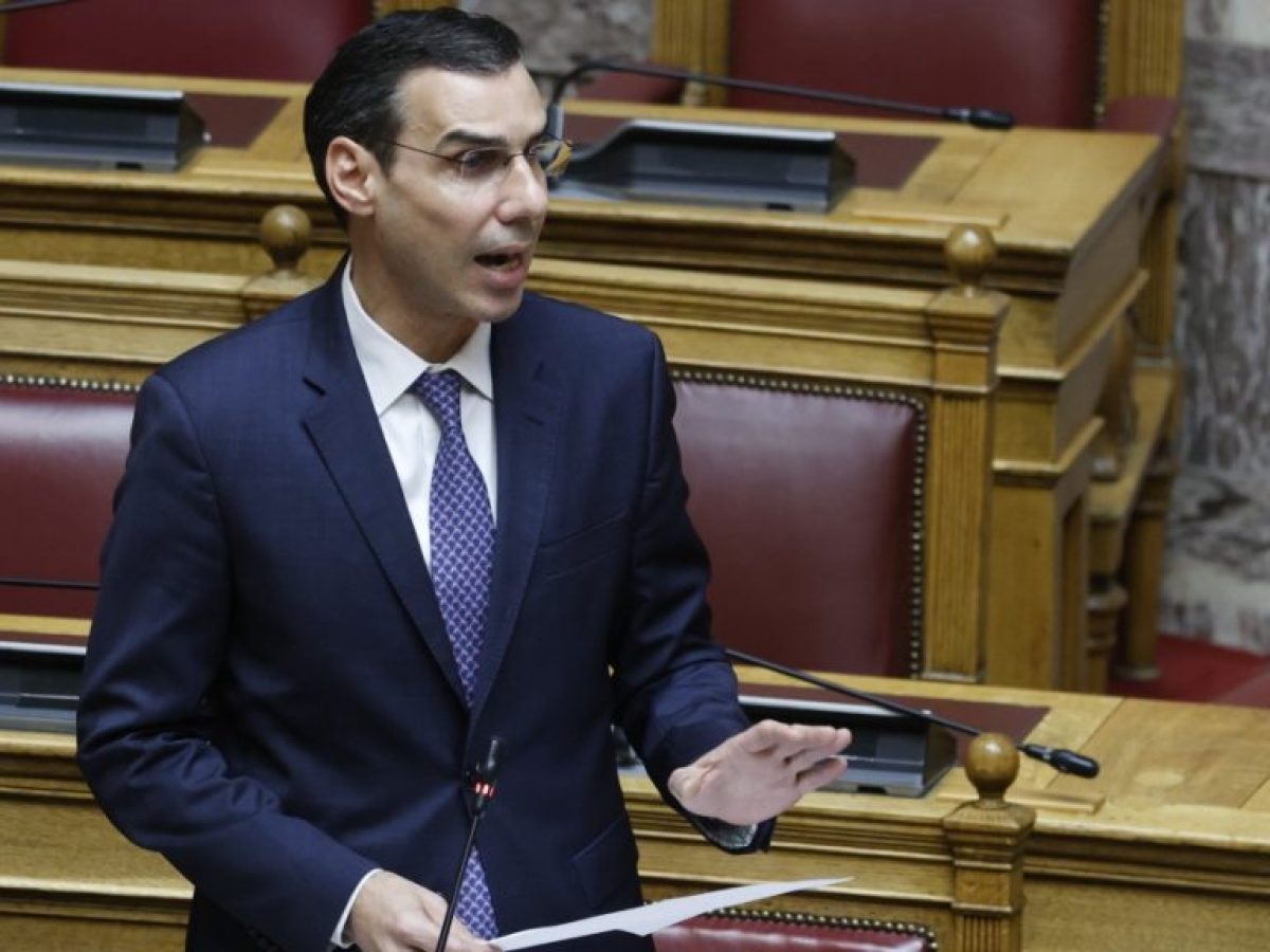 Θεμιστοκλέους: “250 νέα ασθενοφόρα στο στόλο του ΕΚΑΒ – Έρχονται 8.000 προσλήψεις στο ΕΣΥ”