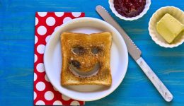 to-tost-pou-xeperna-ena